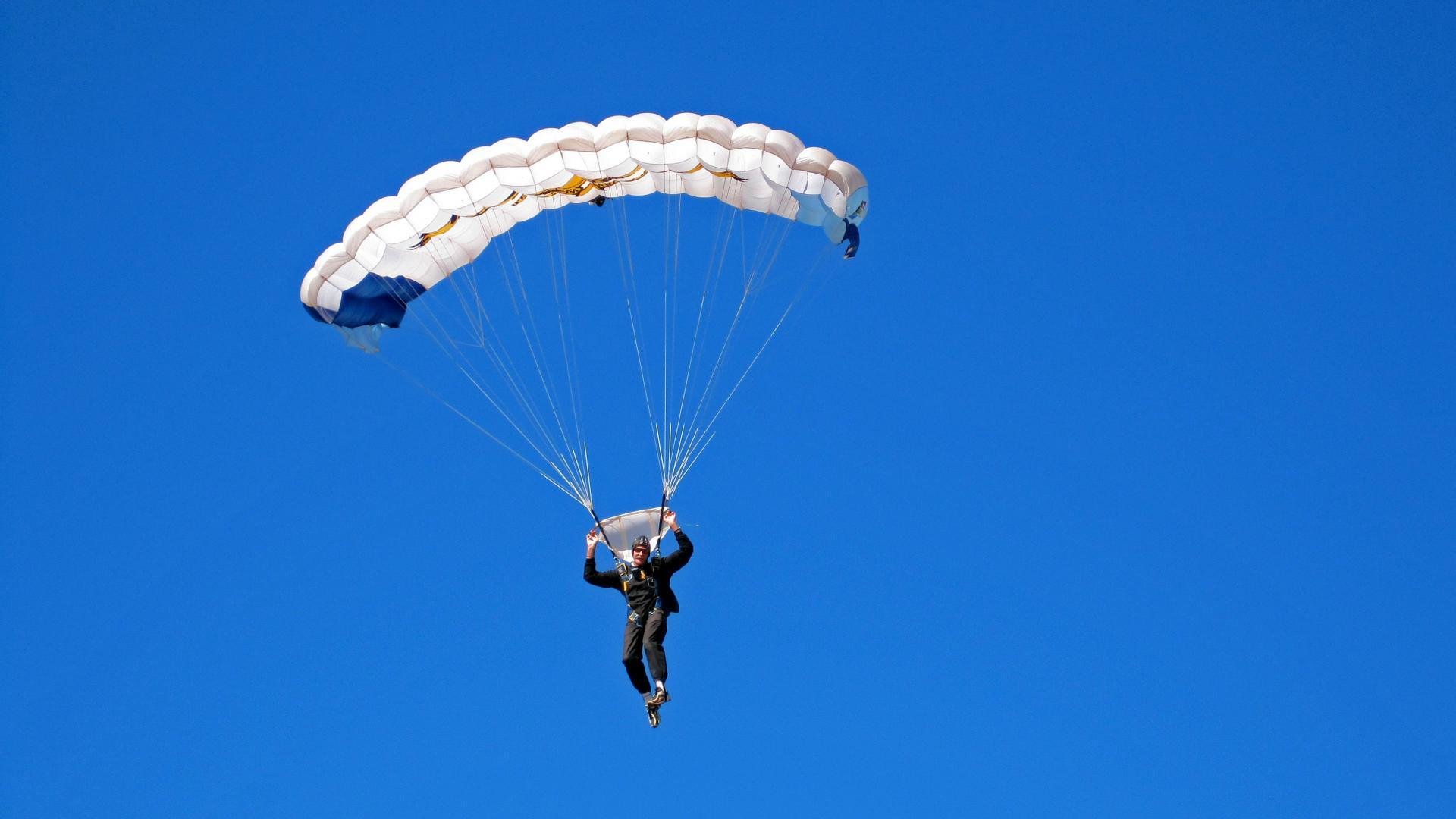 开云-“骑士精神”——车手不屈不挠的拼搏故事,骑士和车手